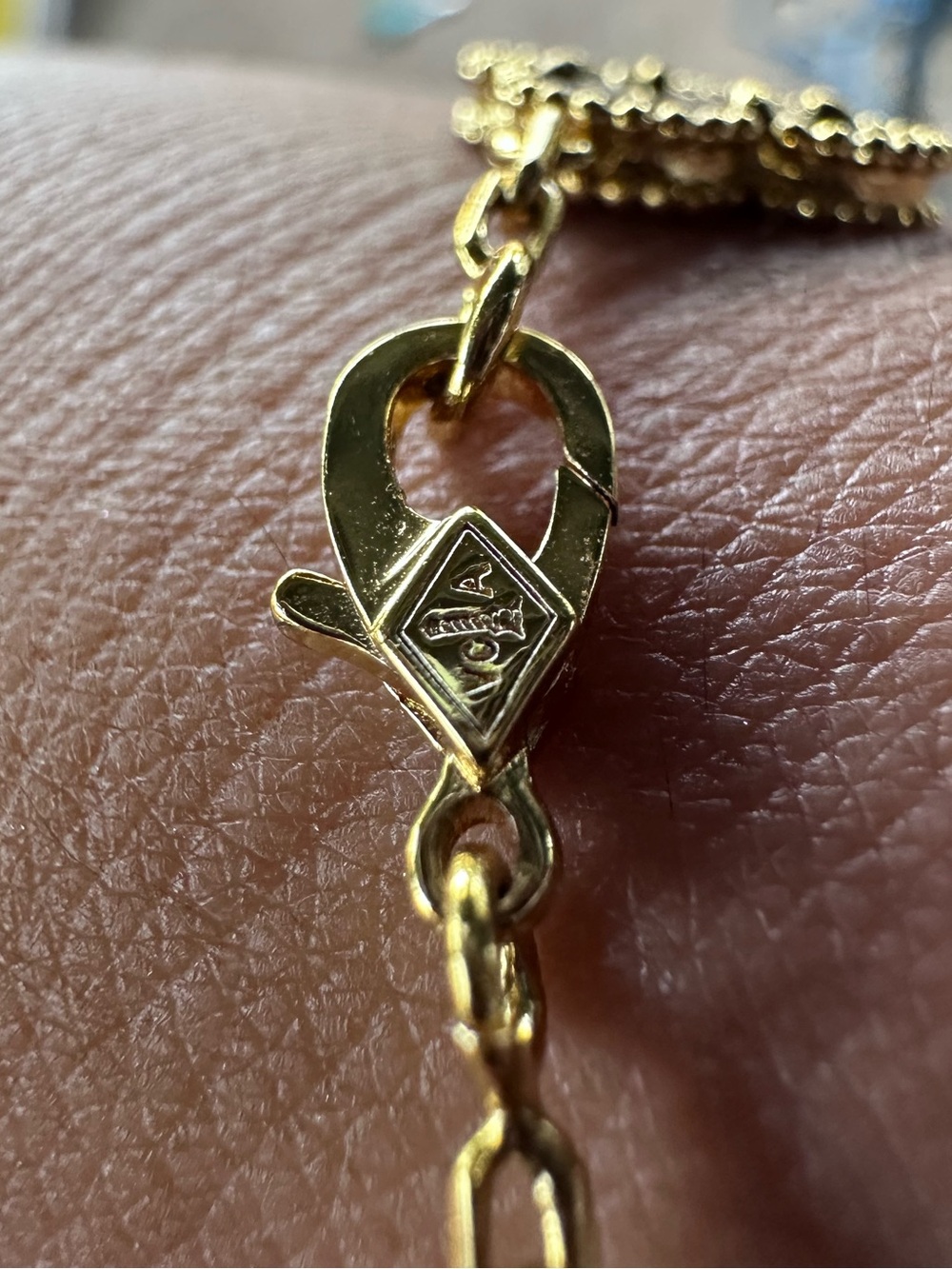 Van Cleef & Arpels Vintage Alhambra 5 Motifs Bracelet 18K Yellow Gold and Onyx - Picture 13 of 13